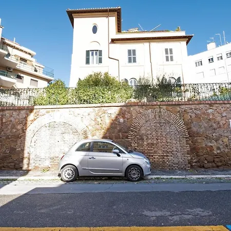 Romantic Tiny House Aventino Apartment Rome